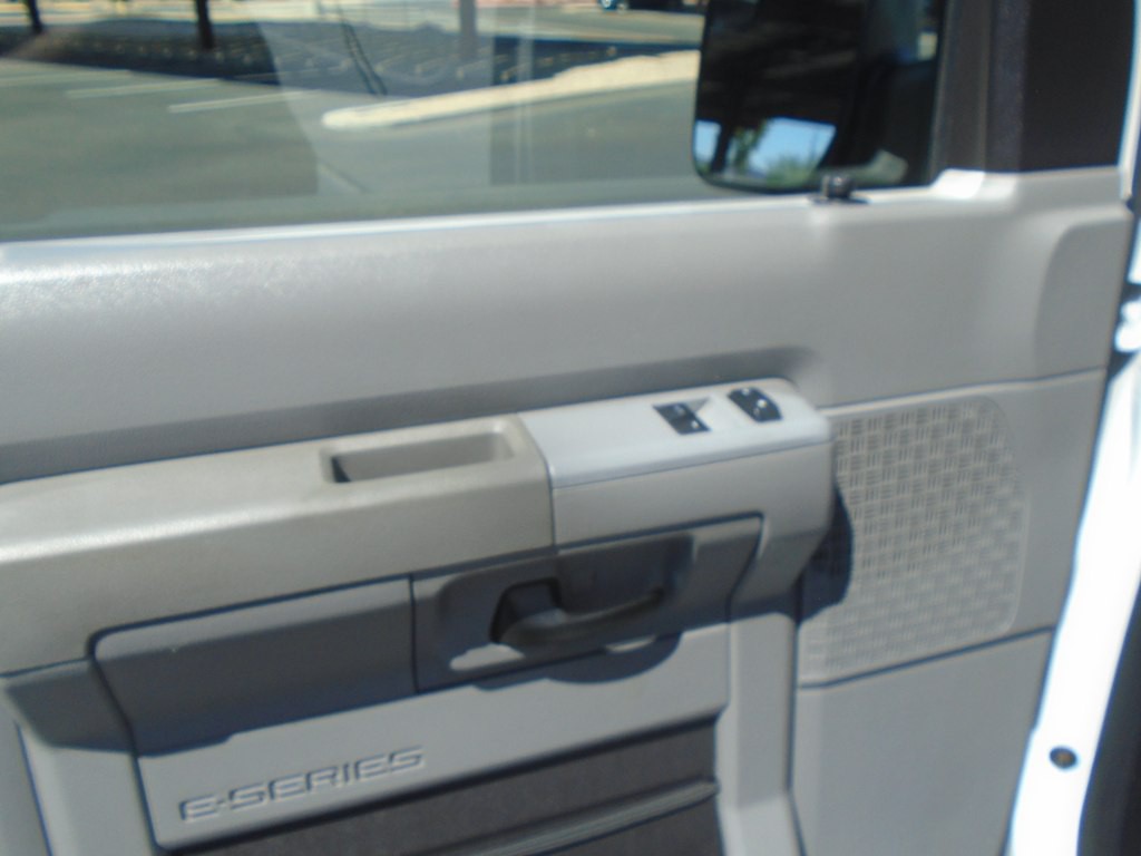 2010 Ford Econoline Image 11