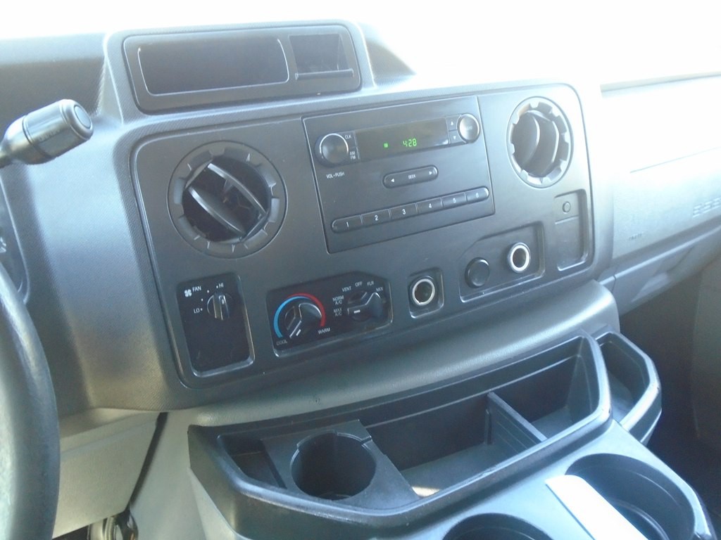 2010 Ford Econoline Image 27