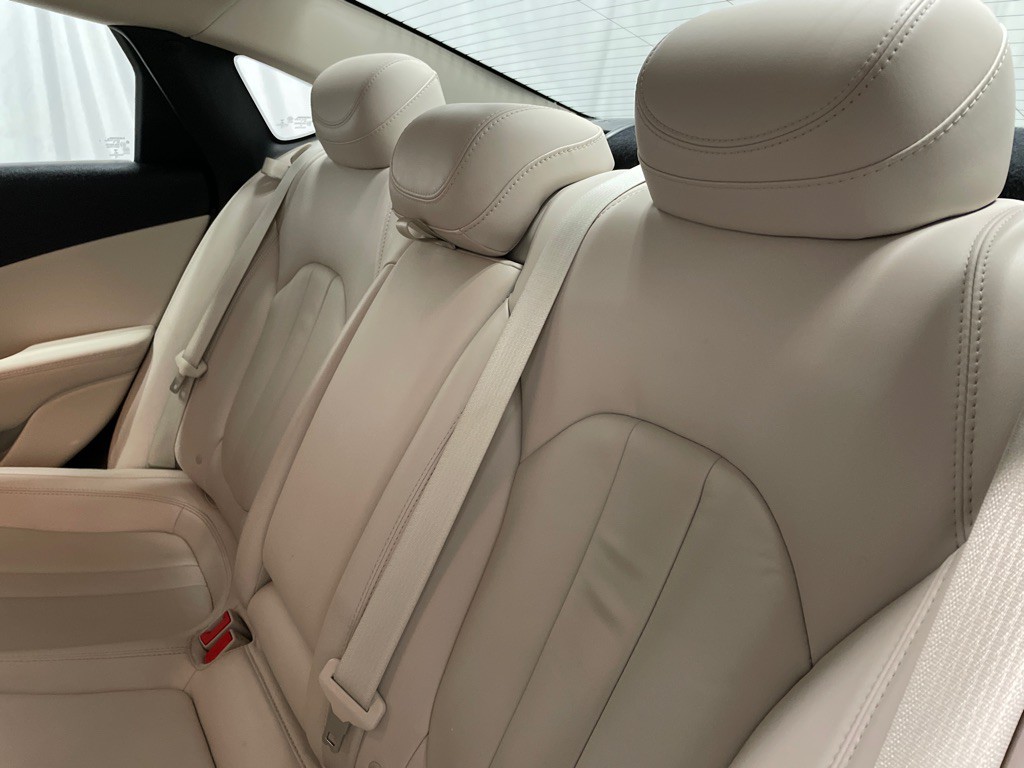 2016 Chrysler 200 Image 13