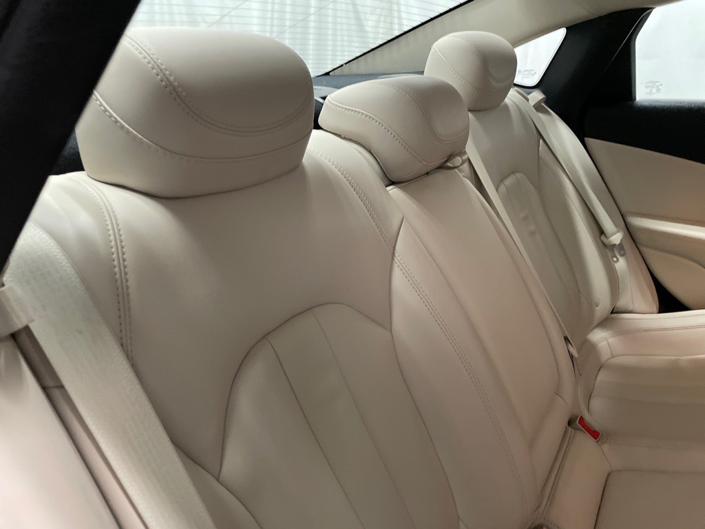 2016 Chrysler 200 Image 21