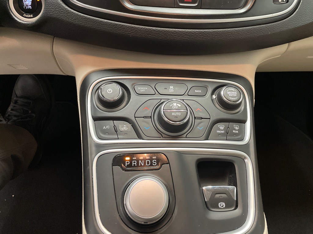 2016 Chrysler 200 Image 29
