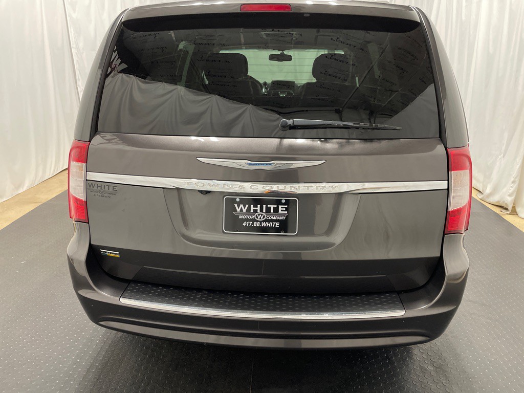 2016 Chrysler Town & Country Image 5