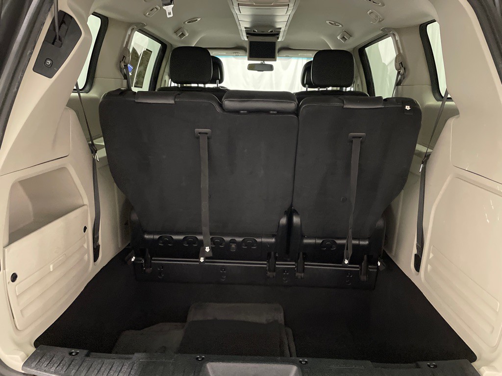 2016 Chrysler Town & Country Image 23
