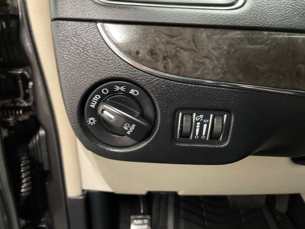 2016 Chrysler Town & Country Image 29