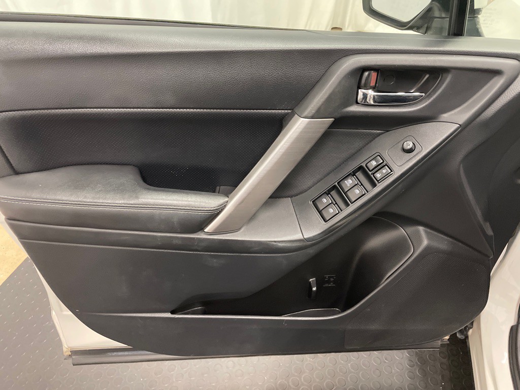 2015 Subaru Forester Image 11