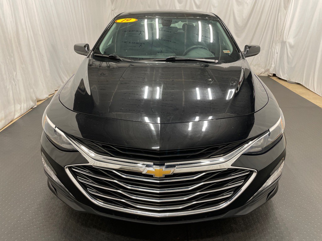 2019 Chevrolet Malibu Image 2