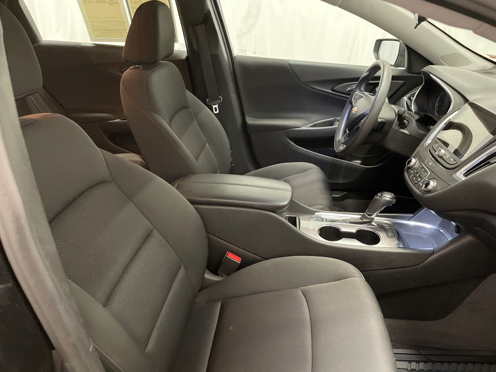 2019 Chevrolet Malibu Image 16