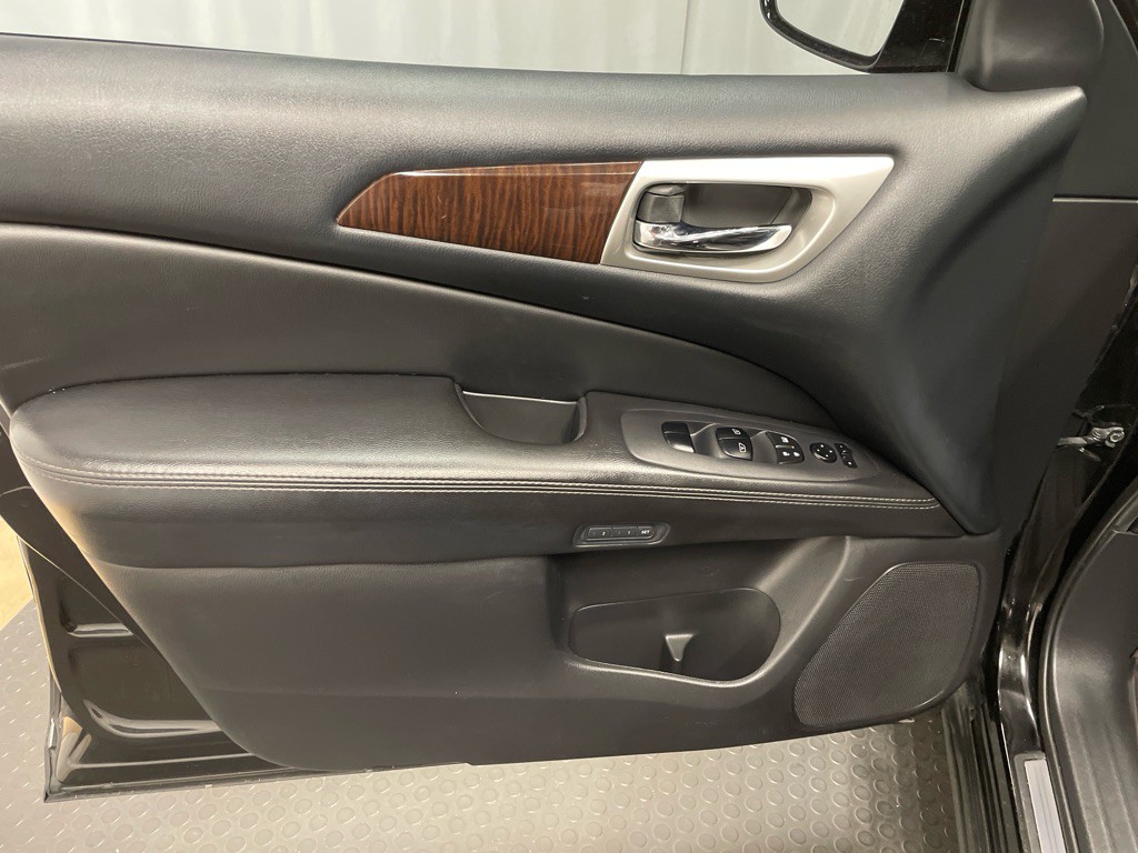 2014 Nissan Pathfinder Image 11