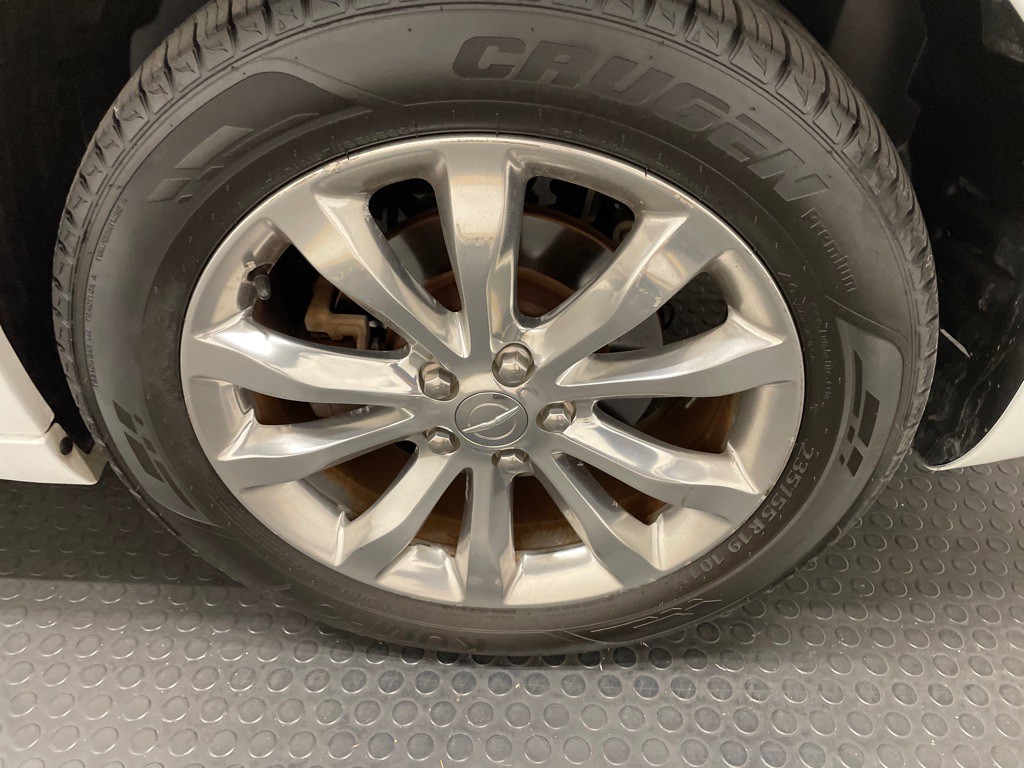 2017 Chrysler 300 Image 7