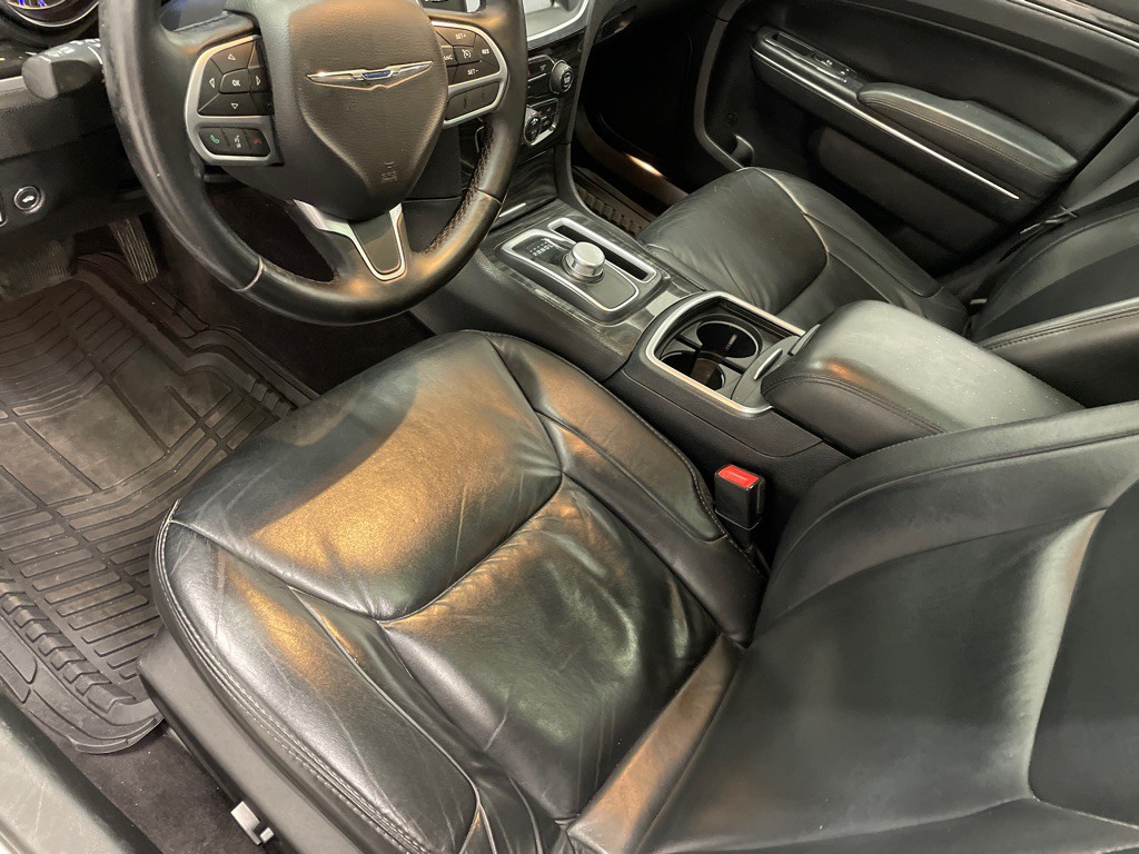 2017 Chrysler 300 Image 10