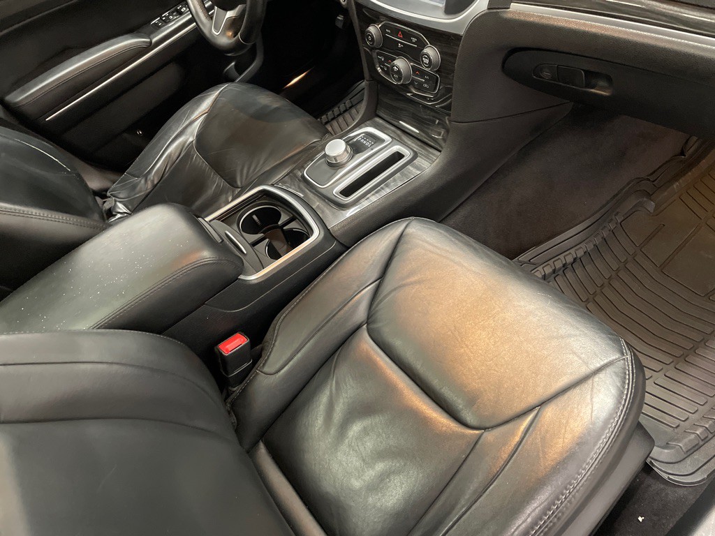 2017 Chrysler 300 Image 18