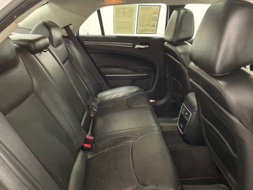2017 Chrysler 300 Image 20