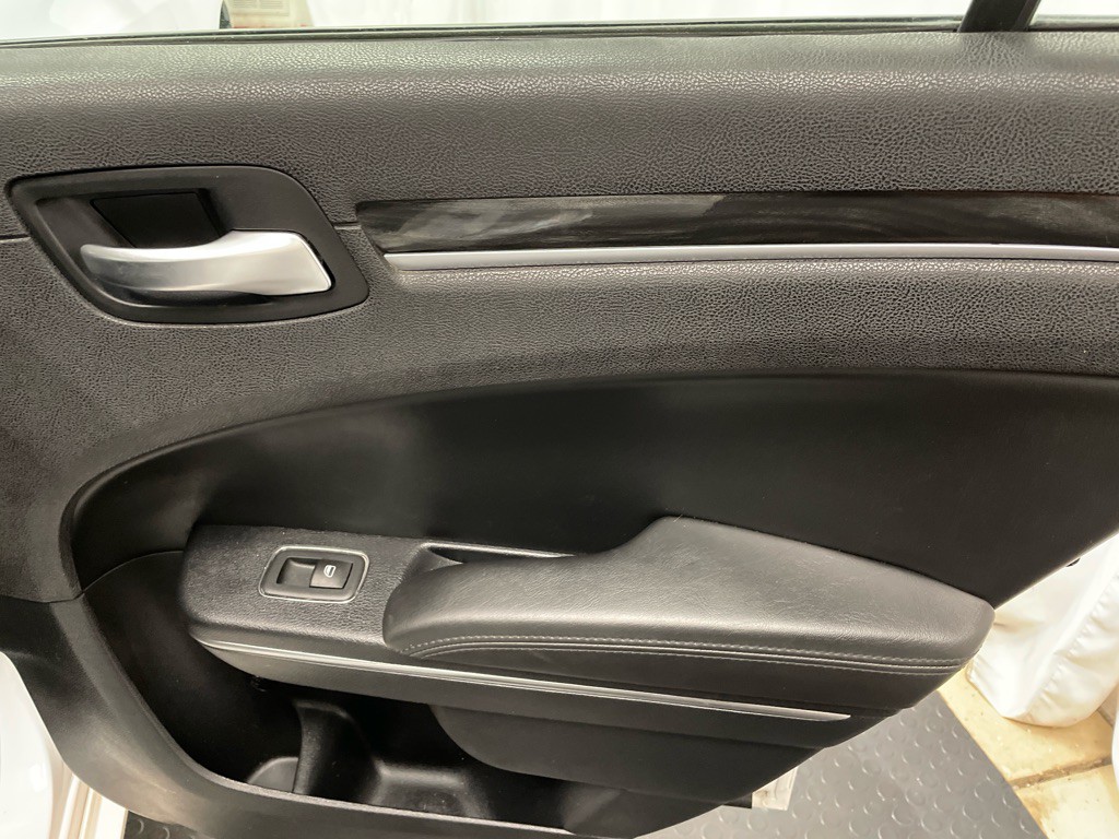2017 Chrysler 300 Image 23
