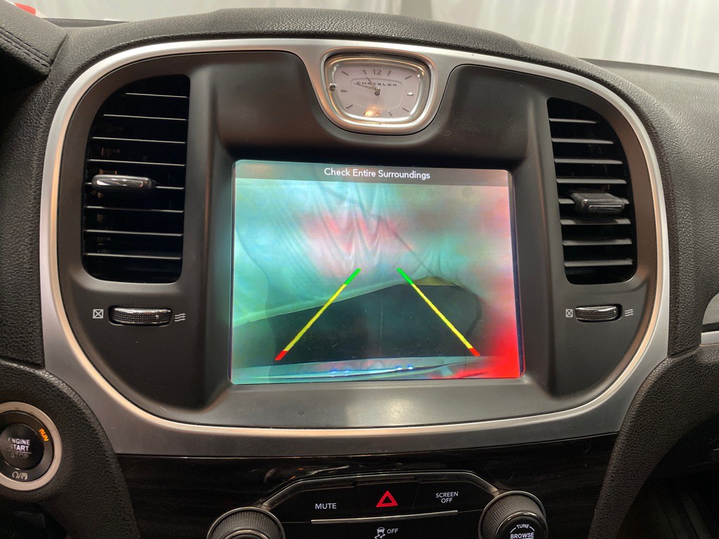 2017 Chrysler 300 Image 24