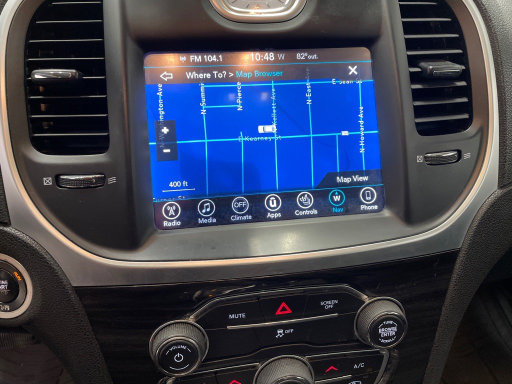2017 Chrysler 300 Image 26