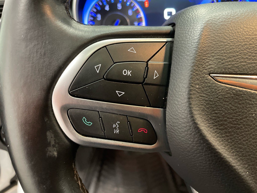 2017 Chrysler 300 Image 29