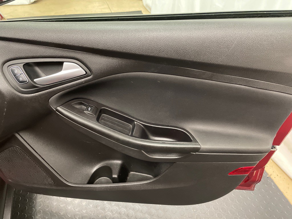 2017 Ford Focus Image 19