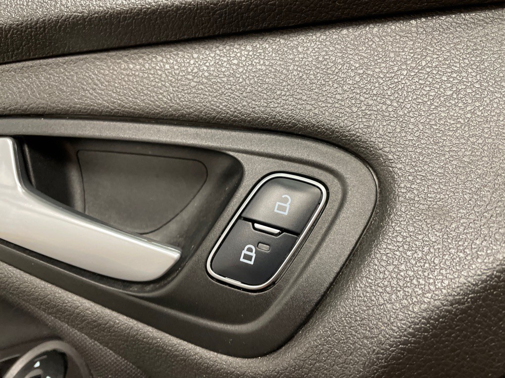 2017 Ford Focus Image 32