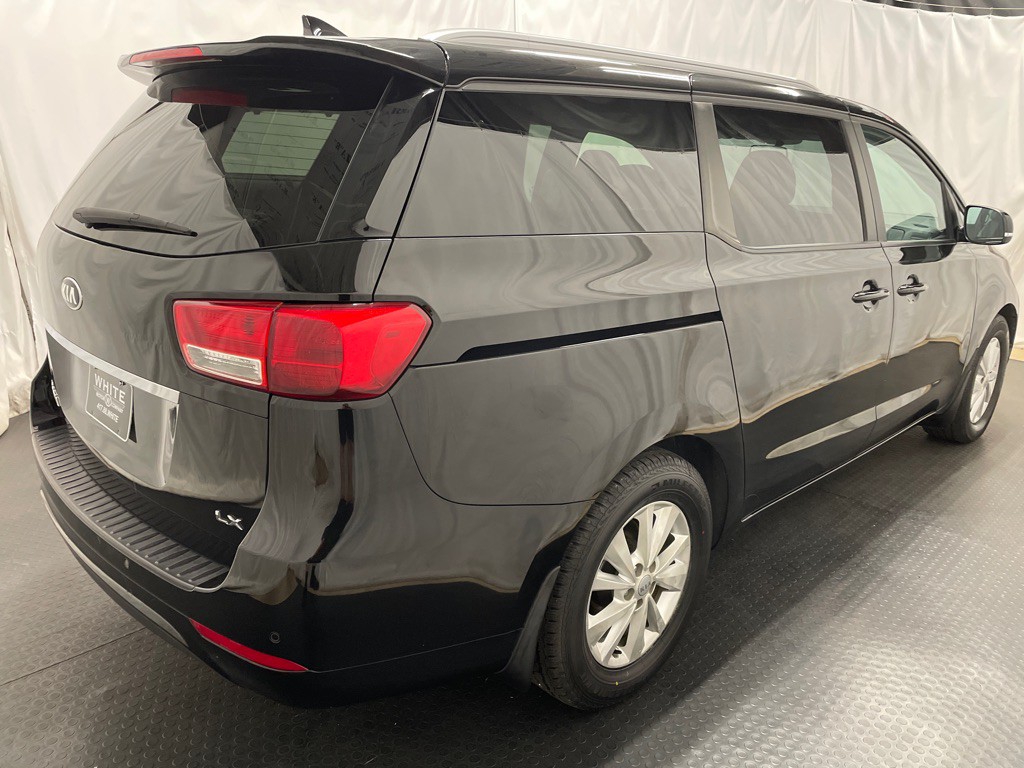2017 Kia Sedona Image 4