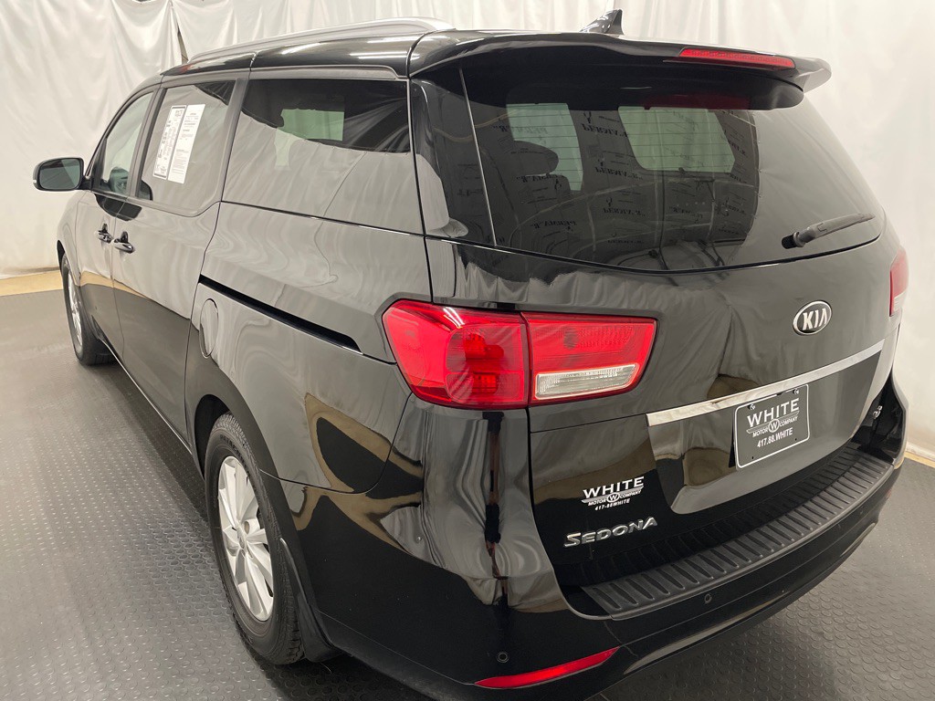 2017 Kia Sedona Image 6