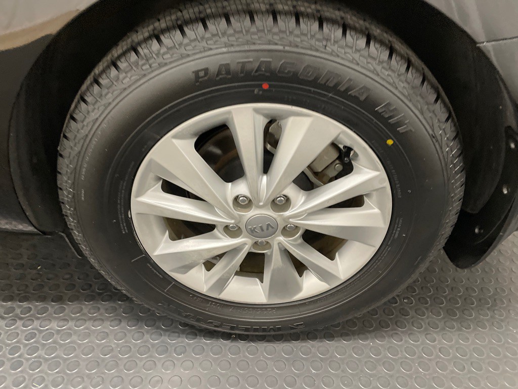 2017 Kia Sedona Image 7