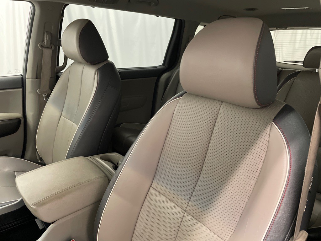 2017 Kia Sedona Image 9