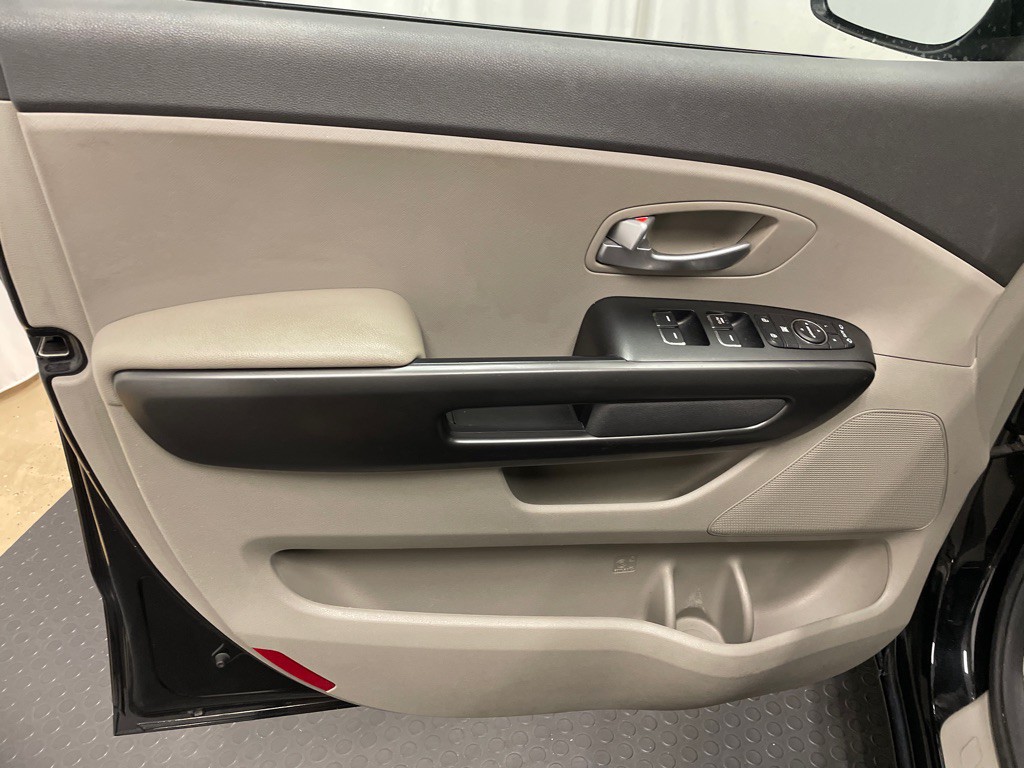 2017 Kia Sedona Image 11