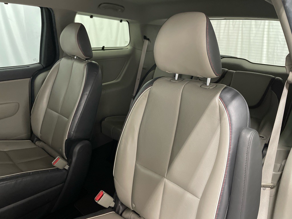2017 Kia Sedona Image 13