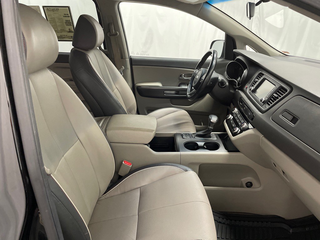 2017 Kia Sedona Image 14