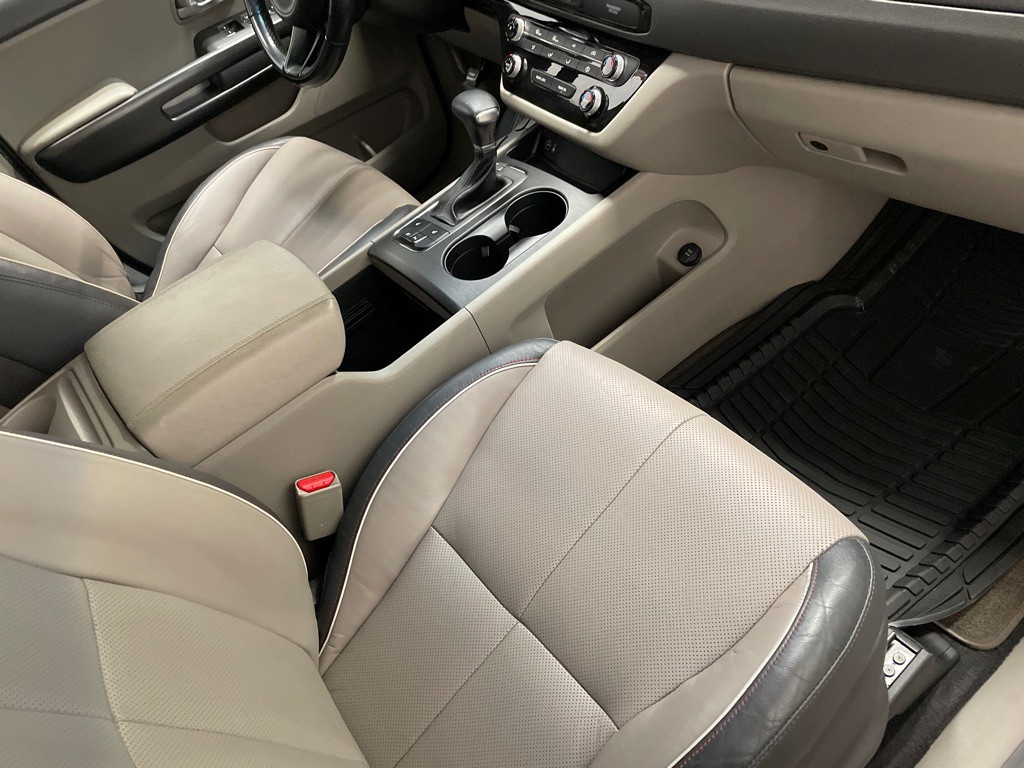 2017 Kia Sedona Image 16