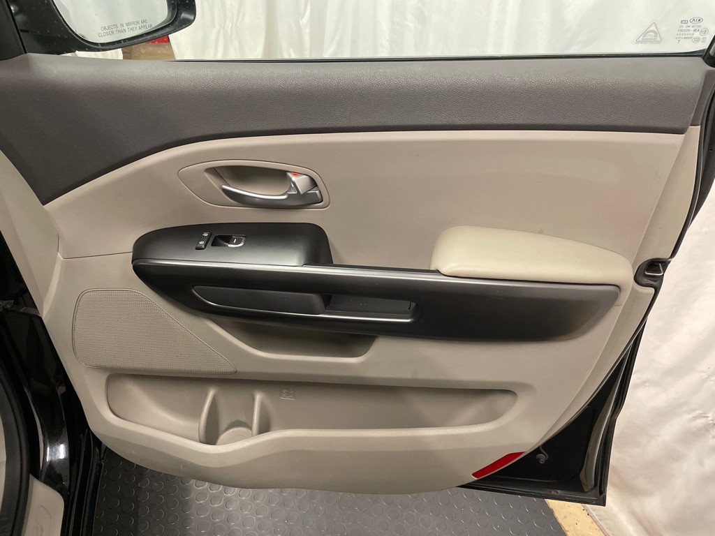 2017 Kia Sedona Image 17