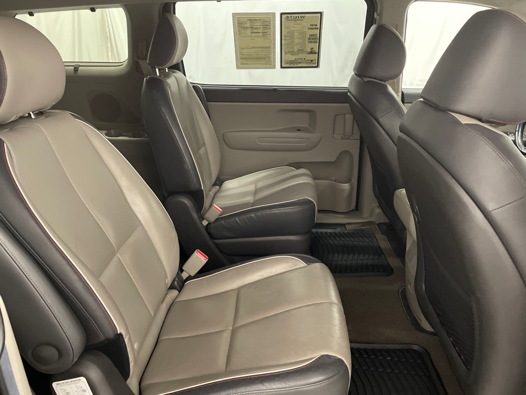 2017 Kia Sedona Image 18
