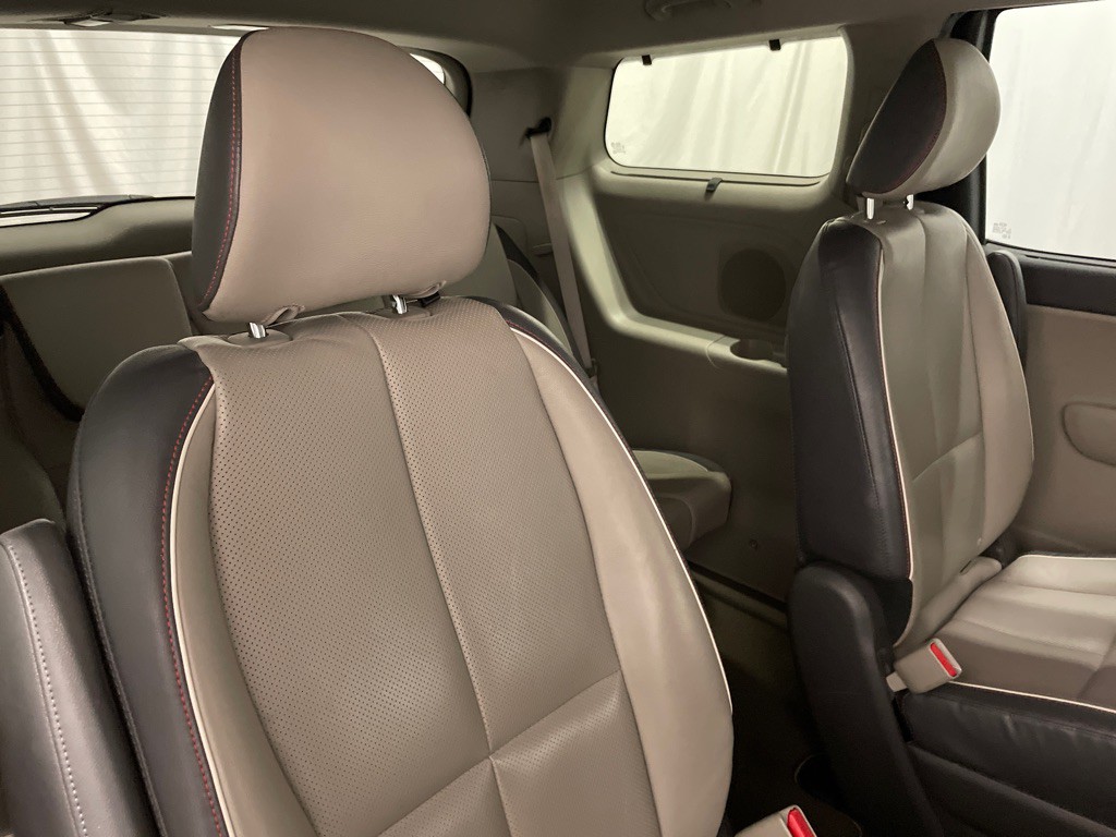 2017 Kia Sedona Image 19