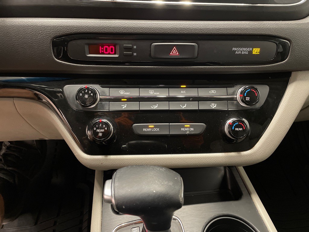 2017 Kia Sedona Image 27