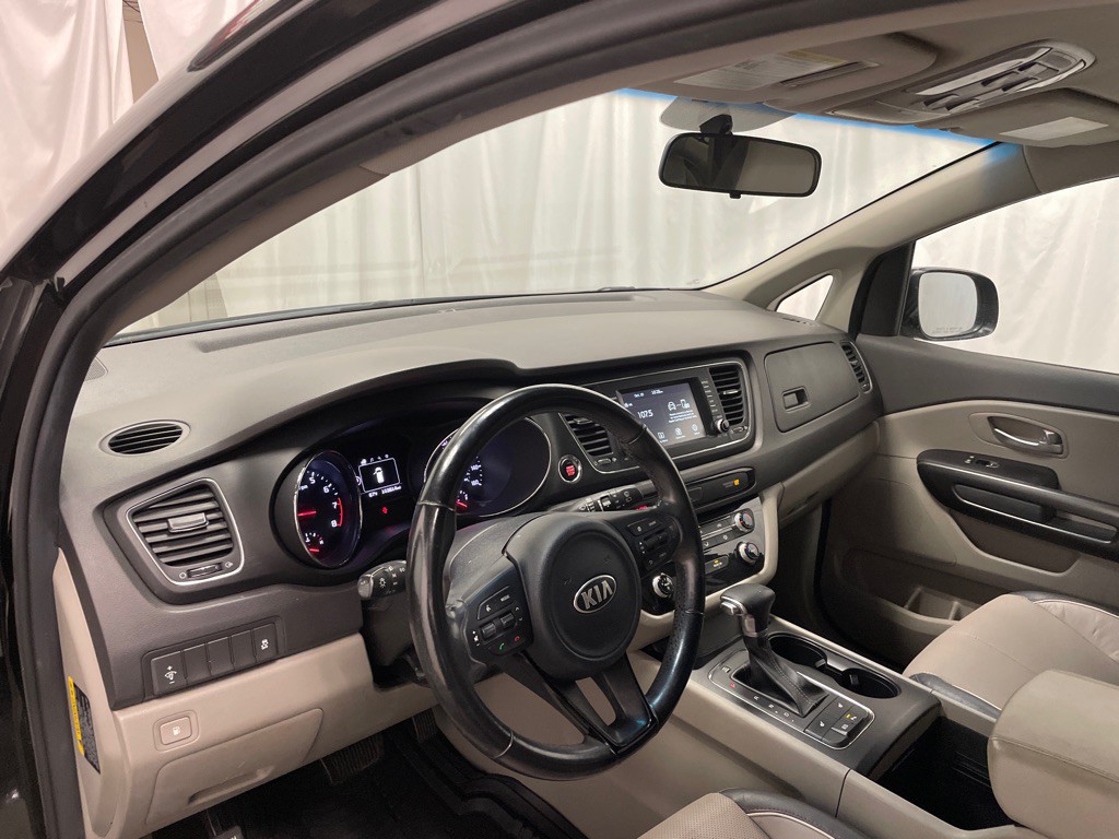 2017 Kia Sedona Image 33