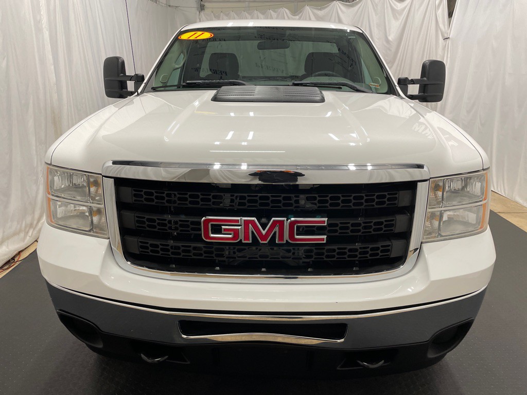 2011 GMC Sierra Image 2