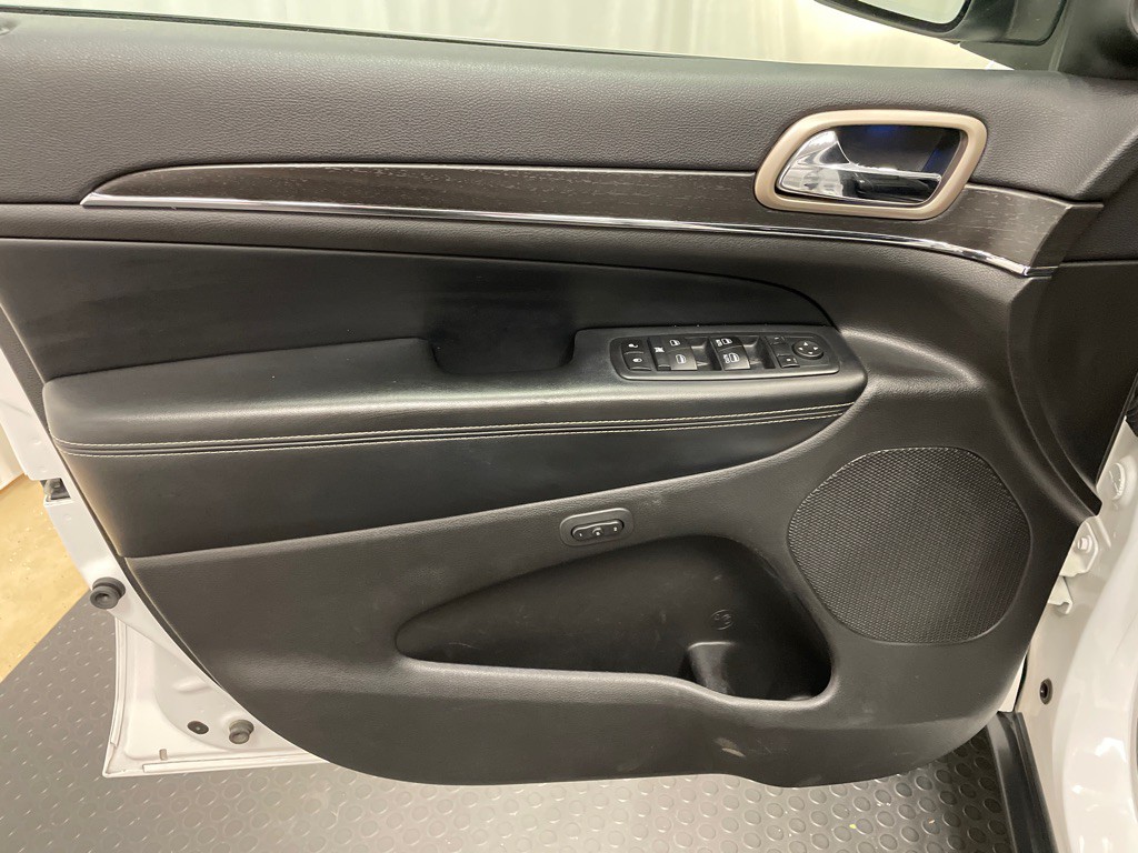 2017 Jeep Grand Cherokee Image 11