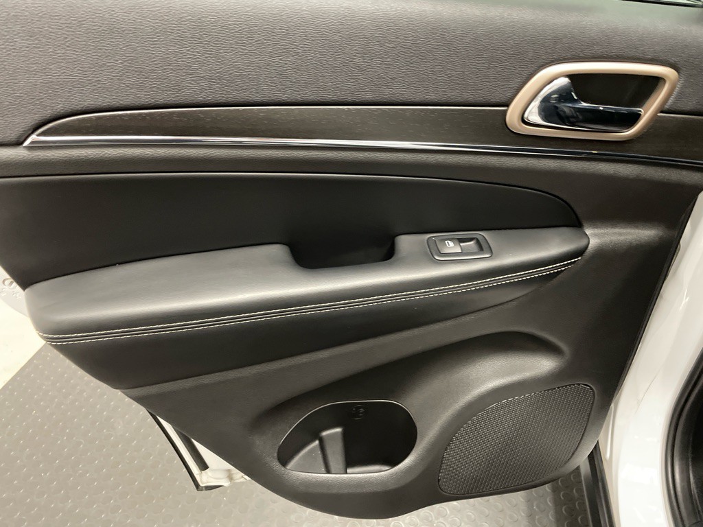 2017 Jeep Grand Cherokee Image 15