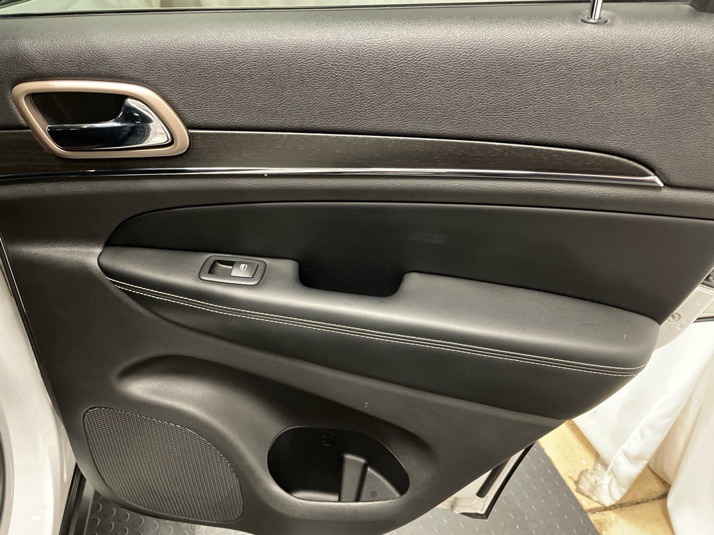 2017 Jeep Grand Cherokee Image 23