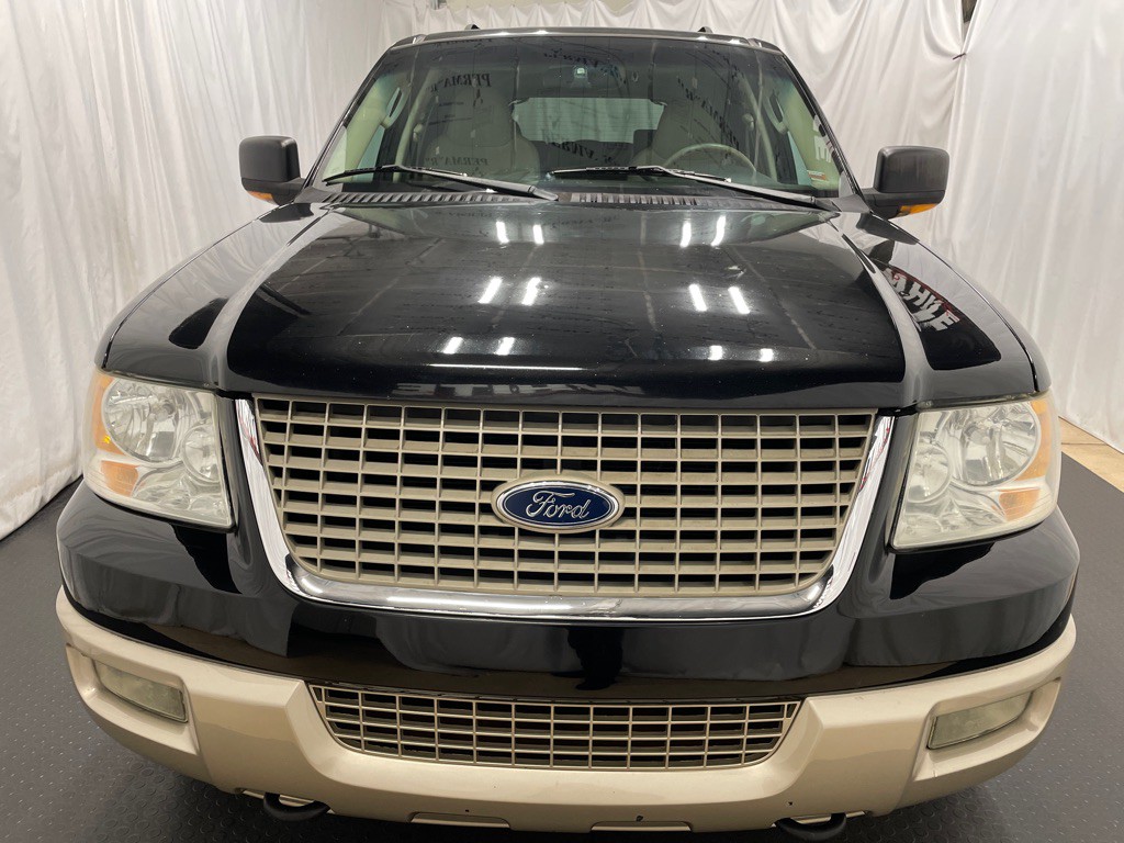 2005 Ford Expedition Image 2