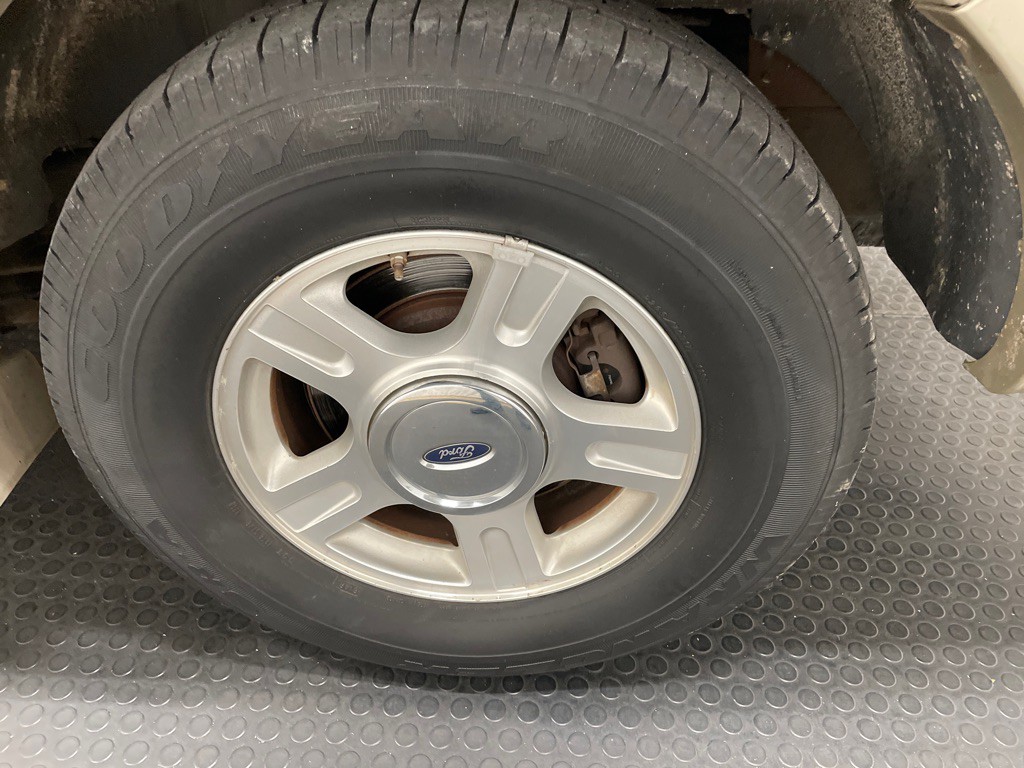 2005 Ford Expedition Image 7