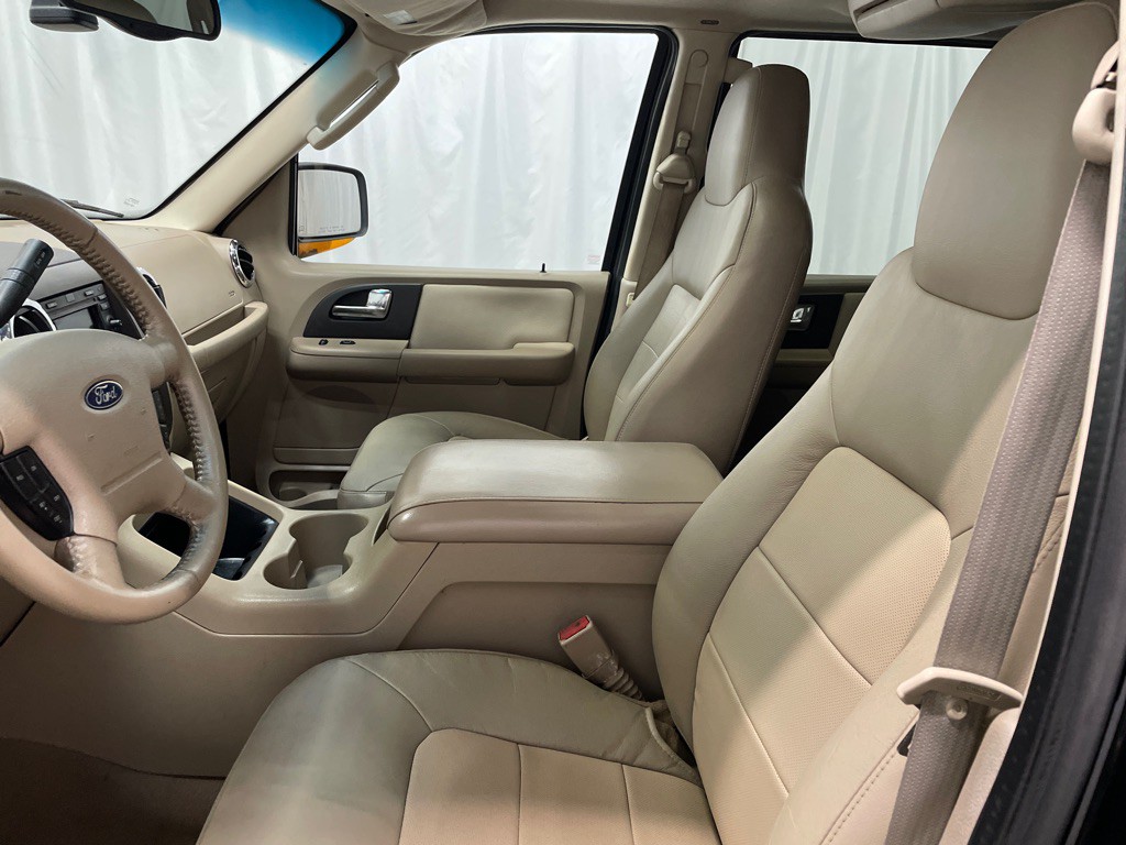 2005 Ford Expedition Image 9