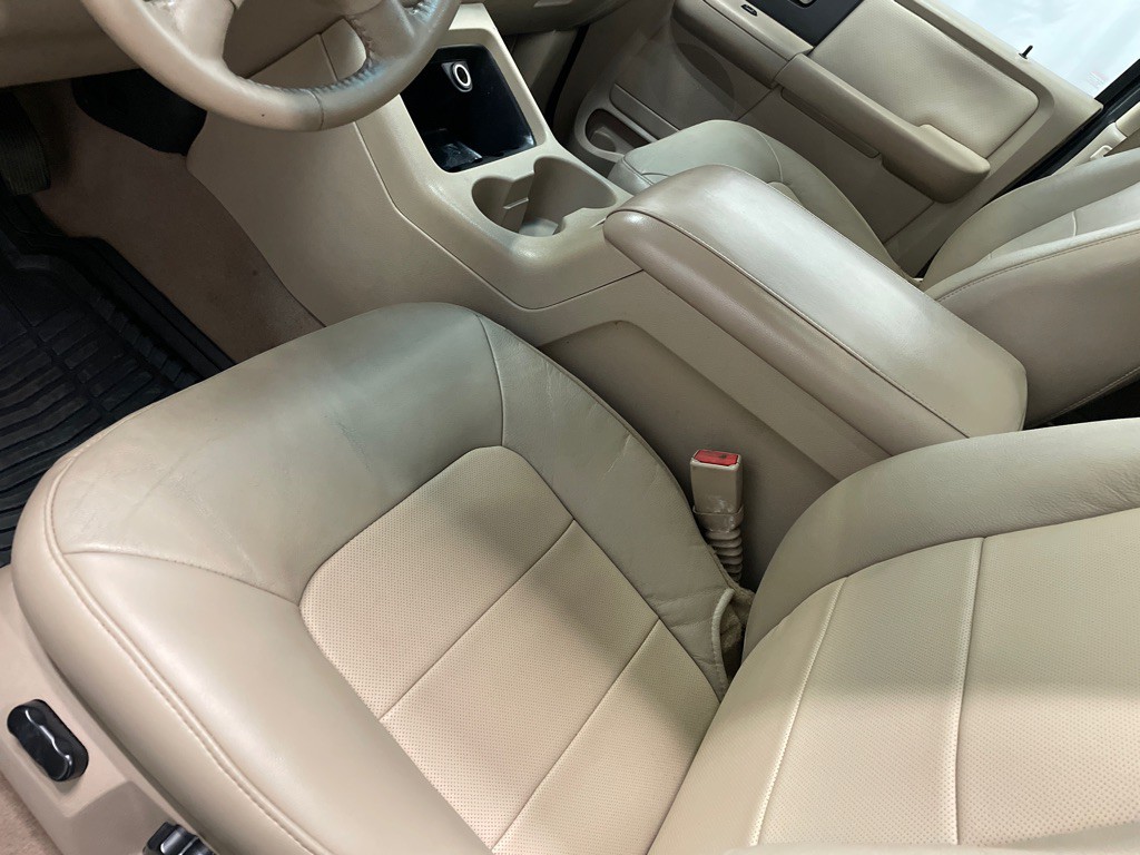 2005 Ford Expedition Image 11