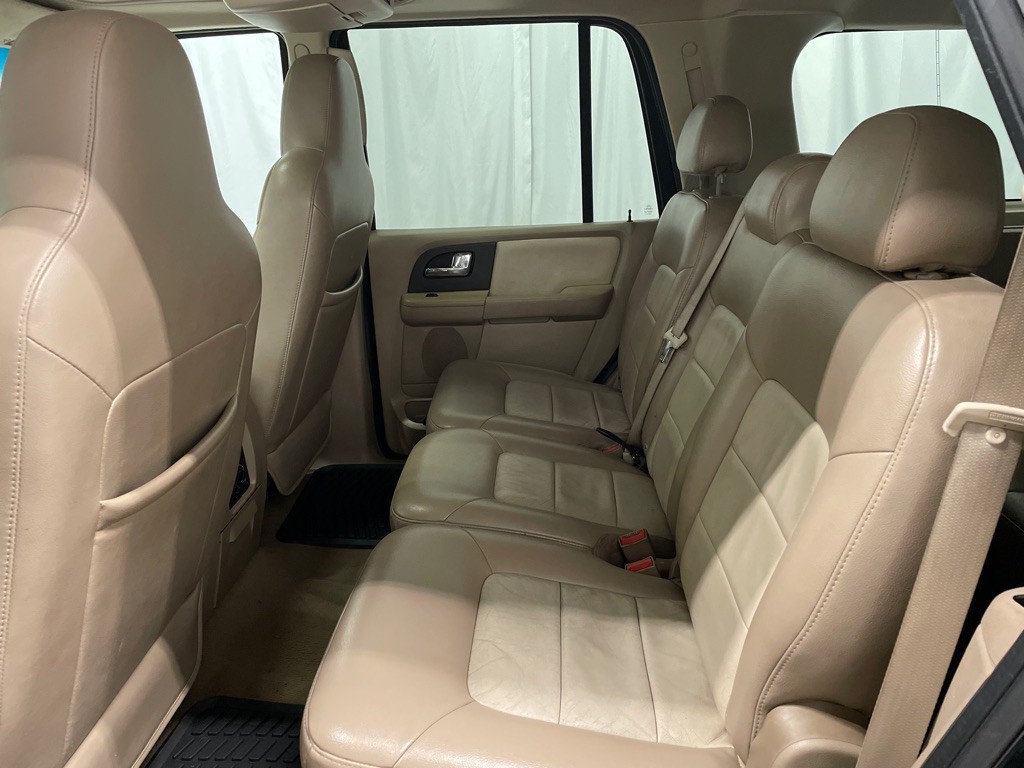 2005 Ford Expedition Image 13
