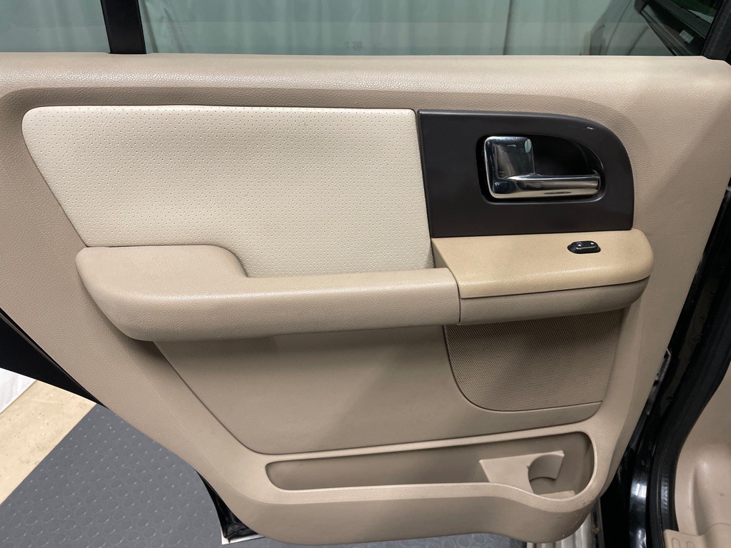 2005 Ford Expedition Image 16