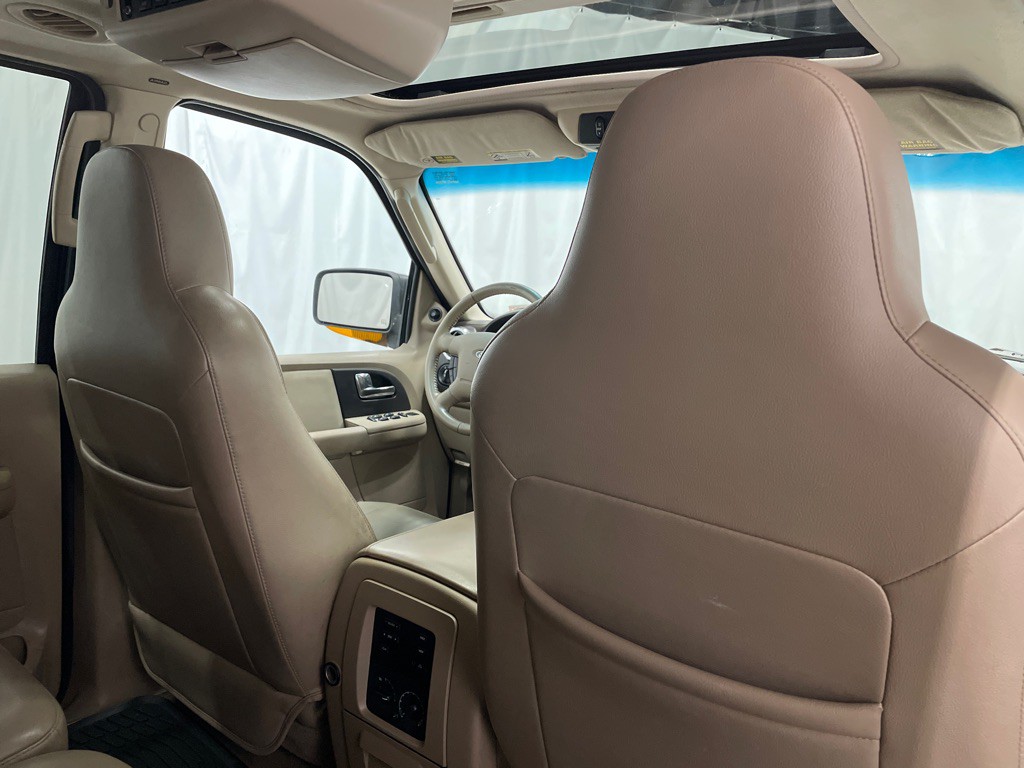 2005 Ford Expedition Image 23