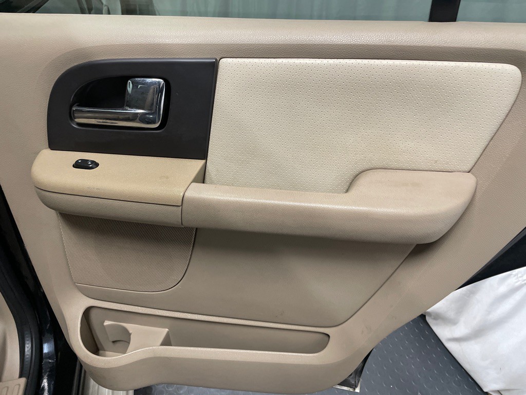 2005 Ford Expedition Image 24
