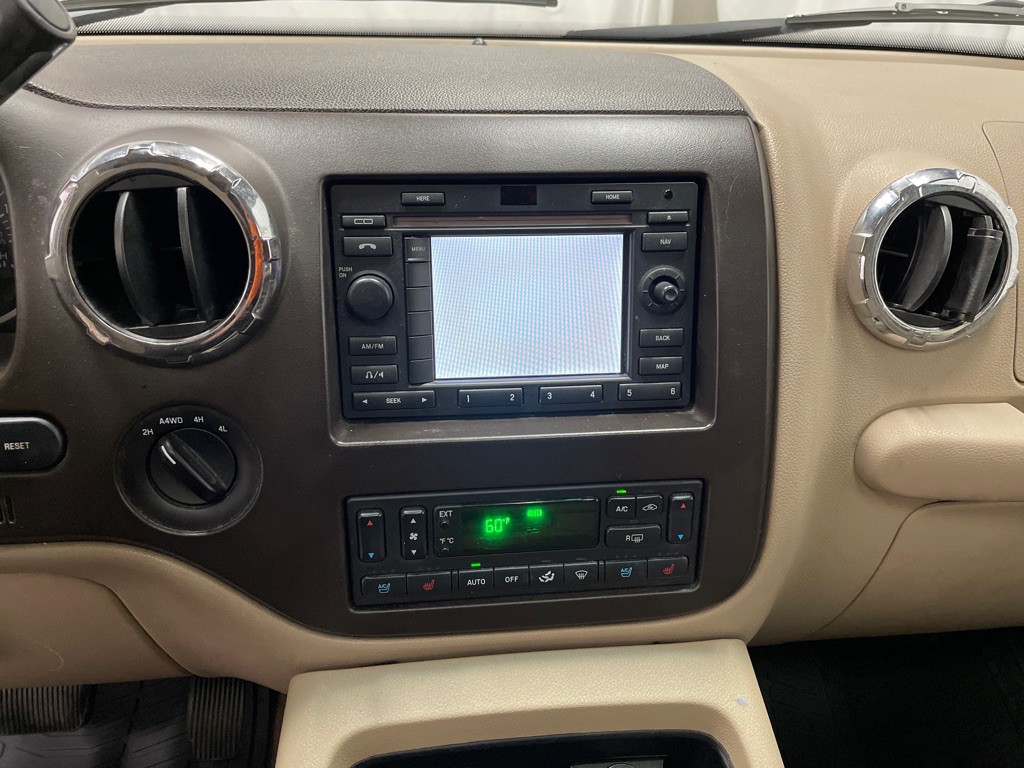 2005 Ford Expedition Image 28