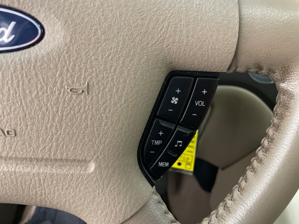 2005 Ford Expedition Image 32