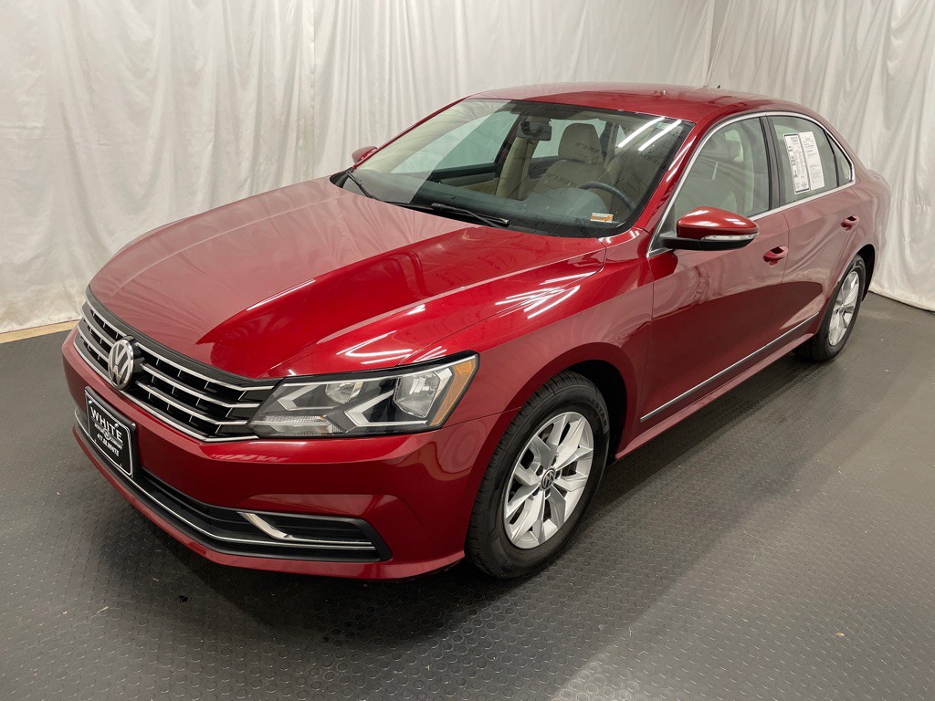 2017 Volkswagen Passat Image 1